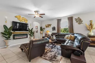 635 Royal Empress Dr, Ruskin, FL 33570 - Photo 9