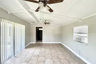 673 59th St S, Saint Petersburg, FL 33707 - Photo 9
