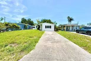 673 59th St S, Saint Petersburg, FL 33707 - Photo 3