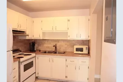 201 Kings Boulevard #15, Sun City Center, FL 33573 - Photo 5