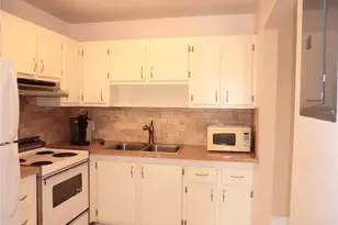 201 Kings Blvd, Sun City Center, FL 33573 - Photo 5