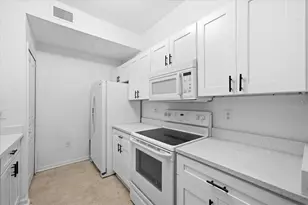 17104 Carrington Park Dr, Tampa, FL 33647 - Photo 5