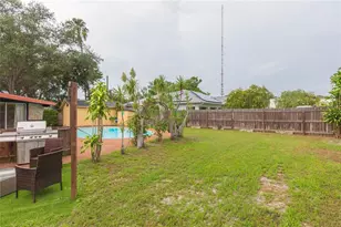 8813 SE Flame Vine Ave, Seminole, FL 33777 - Photo 37