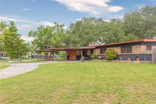 8813 SE Flame Vine Ave, Seminole, FL 33777 - Photo 1