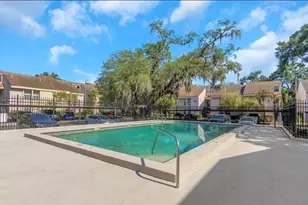 4965 Puritan Cir, Tampa, FL 33617 - Photo 17
