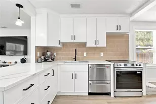 1701 41st St S, Saint Petersburg, FL 33711 - Photo 11