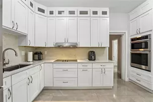 2703 Auburn Ave W, Tampa, FL 33614 - Photo 9