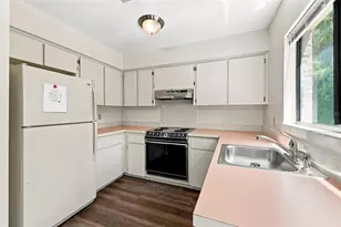 8013 Picketts Ct, Weeki Wachee, FL 34613 - Photo 5
