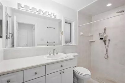 6663 Date Palm Avenue S, Saint Petersburg, FL 33707 - Photo 9