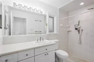6663 Date Palm Ave S, Saint Petersburg, FL 33707 - Photo 9