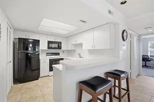 8350 Savannah Trace Cir, Tampa, FL 33615 - Photo 15
