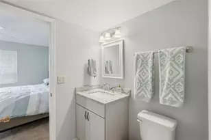 6817 Stonesthrow Cir N, Saint Petersburg, FL 33710 - Photo 15
