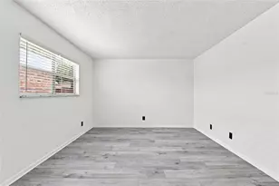 10415 Carrollbrook Cir, Tampa, FL 33618 - Photo 21