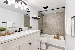 10415 Carrollbrook Cir, Tampa, FL 33618 - Photo 5