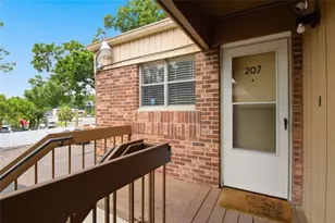 10415 Carrollbrook Cir, Tampa, FL 33618 - Photo 23