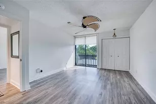 1328 Pelican Creek Crossing, Saint Petersburg, FL 33707 - Photo 51