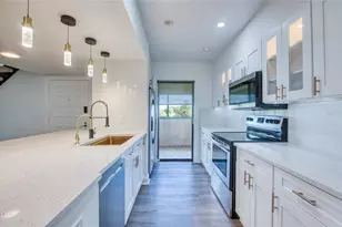 1328 Pelican Creek Crossing, Saint Petersburg, FL 33707 - Photo 19