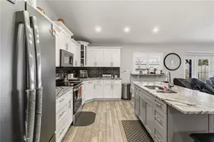 10327 Parkcrest Dr, Tampa, FL 33624 - Photo 9