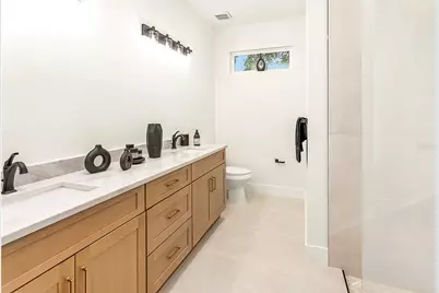2922 W Giddens Avenue, Tampa, FL 33614 - Photo 11