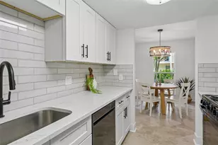 8911 Blind Pass Rd, Saint Petersburg, FL 33706 - Photo 23