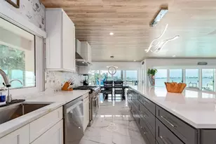 1826 Venetian Point Dr, Clearwater, FL 33755 - Photo 15