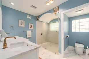 1826 Venetian Point Dr, Clearwater, FL 33755 - Photo 23