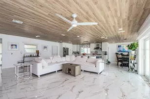 1826 Venetian Point Dr, Clearwater, FL 33755 - Photo 9