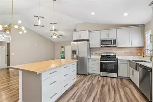8711 Busch Oaks St, Tampa, FL 33617 - Photo 5