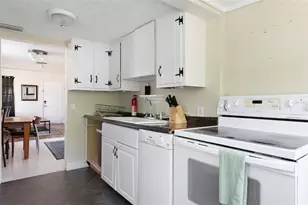 3860 Burlington Ave N, Saint Petersburg, FL 33713 - Photo 11
