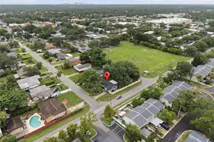 9242 N 52nd St, Tampa, FL 33617 - Photo 33