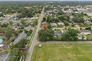 9242 N 52nd St, Tampa, FL 33617 - Photo 37