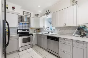 9242 N 52nd St, Tampa, FL 33617 - Photo 9