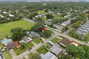 9242 N 52nd St, Tampa, FL 33617 - Photo 35