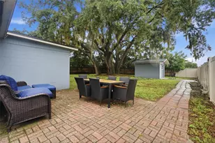9242 N 52nd St, Tampa, FL 33617 - Photo 29