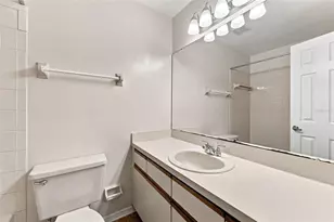 2350 Fletchers Point Cir, Tampa, FL 33613 - Photo 19