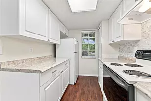 2350 Fletchers Point Cir, Tampa, FL 33613 - Photo 7