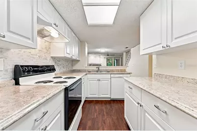 2350 Fletchers Point Circle, Tampa, FL 33613 - Photo 9