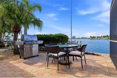 661 79th Circle S, Saint Petersburg, FL 33707 - Photo 15