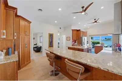 661 79th Circle S, Saint Petersburg, FL 33707 - Photo 11