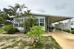 684 Mt Lancaster Ave NE, Saint Petersburg, FL 33702 - Photo 3