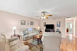 1906 Canterbury Ln, Sun City Center, FL 33573 - Photo 5