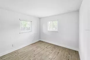 516 12th St W, Palmetto, FL 34221 - Photo 9