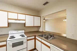 9506 Amberdale Ct, Riverview, FL 33578 - Photo 7