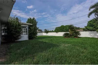 10011 110th Street, Seminole, FL 33772 - Photo 5