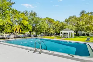 8651 10th St N, Saint Petersburg, FL 33702 - Photo 11