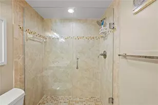 9525 Blind Pass Rd, Saint Petersburg, FL 33706 - Photo 25