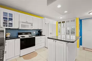 9525 Blind Pass Rd, Saint Petersburg, FL 33706 - Photo 5