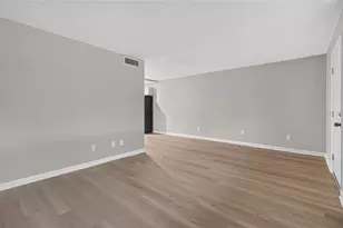 4885 1st St NE, Saint Petersburg, FL 33703 - Photo 5