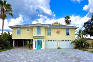 9914 Alavista Dr, Gibsonton, FL 33534 - Photo 1
