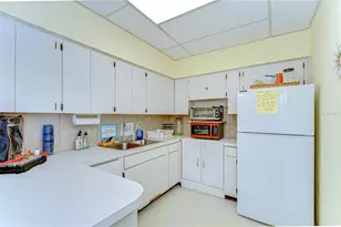 13870 Oakwood Ln, Seminole, FL 33776 - Photo 19